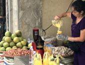Chưa từng có: 20 ngàn/lít, nước ép hàng sang bán đầy vỉa hè Hà Nội Chưa từng có: 20 ngàn/lít, nước ép hàng sang bán đầy vỉa hè Hà Nội