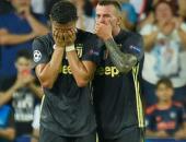 Ronaldo 'côn đồ' ăn thẻ đỏ cúp C1: Bật khóc tức tưởi như trẻ con Ronaldo 'côn đồ' ăn thẻ đỏ cúp C1: Bật khóc tức tưởi như trẻ con