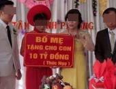 Cô dâu chú rể và tấm biển quà cưới 'tặng 10 tỷ đồng' gây tranh cãi mạng xã hội Cô dâu chú rể và tấm biển quà cưới 'tặng 10 tỷ đồng' gây tranh cãi mạng xã hội