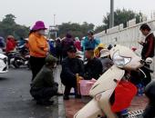Đẩy giá cao gấp 5 - 6 lần, dân phe vé 'hốt bạc' trận Việt Nam gặp Malaysia Đẩy giá cao gấp 5 - 6 lần, dân phe vé 'hốt bạc' trận Việt Nam gặp Malaysia