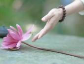 Buông bỏ là tự giải thoát chính mình, là cảnh giới chỉ người thông minh mới đạt được Buông bỏ là tự giải thoát chính mình, là cảnh giới chỉ người thông minh mới đạt được