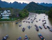 Hàng vạn du khách tới Lễ hội chùa Hương trong ngày khai hội Mồng 6 tháng Giêng Hàng vạn du khách tới Lễ hội chùa Hương trong ngày khai hội Mồng 6 tháng Giêng