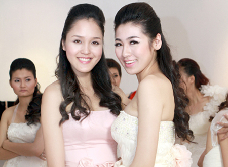 Hai Á hậu Tú Anh và Hoàng Anh