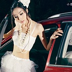 Người mẫu teen nhí nhảnh bên Audi Q7