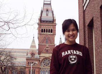 Nữ sinh Việt được Giáo sư ĐH Harvard đến thăm nhà