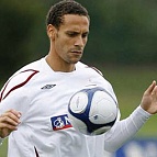 Ferdinand "còn hơn cả thất vọng" vì bị loại khỏi Euro 2012