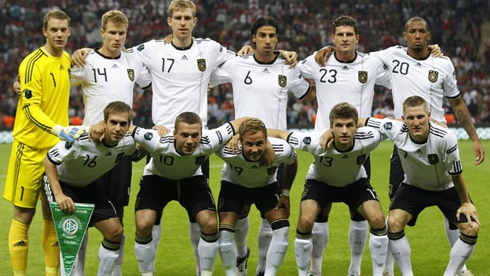 Hành trình giành vé dự VCK Euro 2012 của ĐT Đức: Màn dạo chơi của “Xe tăng”