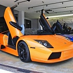 Bảy chiếc Lamborghini V12 cùng khoe dáng