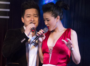 Maya váy đỏ hững hờ vòng 1 quyến rũ Tuấn Hưng 