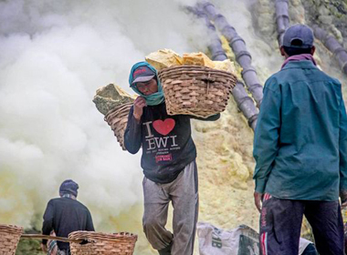 Cận cảnh công việc nguy hiểm nhất trên thế giới