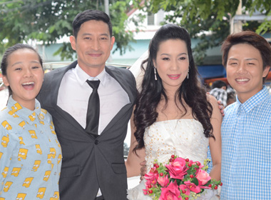 Huy Khánh lộ ảnh làm 