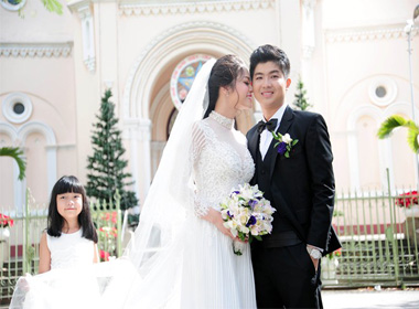 Lễ cưới như mơ trong nhà thờ của Nhật Kim Anh và ông xã