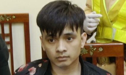 Bí mật bất ngờ bên trong 3 chiếc túi của 'hot boy'
