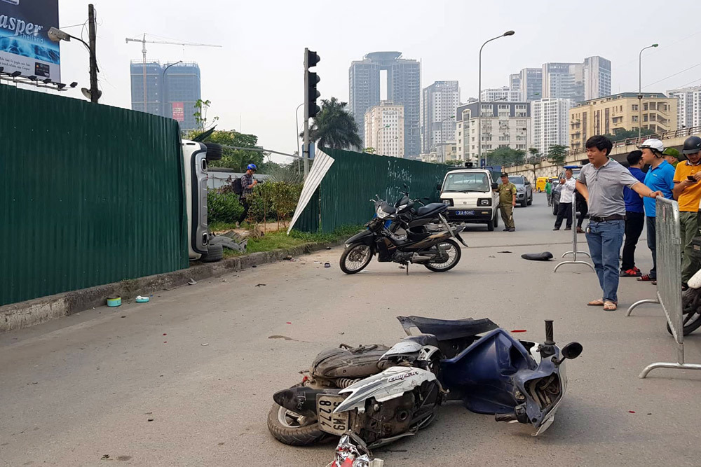 nữ tài xế Mercedes gây tai nạn liên hoàn, Tai nạn giao thông, Mercedes đâm 4 người bị thương ở Hà Nội