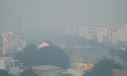 Bầu trời mù mịt đến khó tin ở đại lộ Võ Văn Kiệt sáng 6-10 Bầu trời mù mịt đến khó tin ở đại lộ Võ Văn Kiệt sáng 6-10