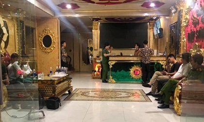 Nhiều nam, nữ thanh niên thuê phòng hát karaoke để sử dụng ma túy Nhiều nam, nữ thanh niên thuê phòng hát karaoke để sử dụng ma túy