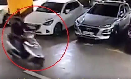 Tên trộm gửi xe cũ, bẻ khóa trộm xe mới rồi tẩu thoát tại chung cư cao cấp