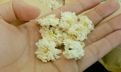 Trà hoa tiến vua, 2 triệu đồng/kg, nhà giàu uống dè từng bông Trà hoa tiến vua, 2 triệu đồng/kg, nhà giàu uống dè từng bông