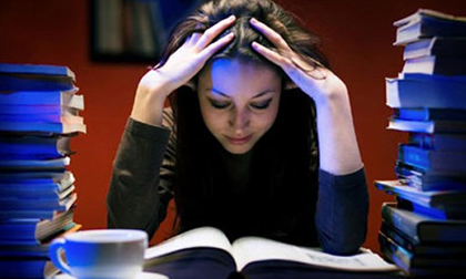 Thức khuya: Con đường từ giường tới nghĩa địa ngắn nhất Thức khuya: Con đường từ giường tới nghĩa địa ngắn nhất