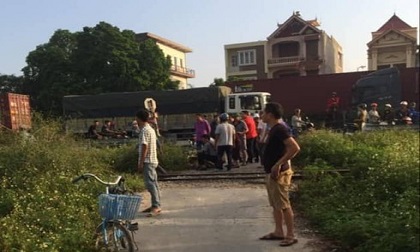 Băng qua đường sắt, người đàn ông bị tàu đâm tử vong Băng qua đường sắt, người đàn ông bị tàu đâm tử vong