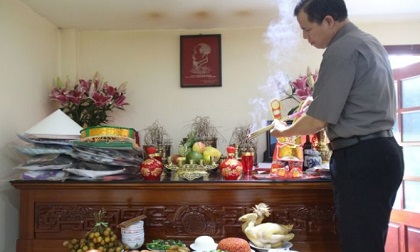 Văn khấn ngày Rằm hàng tháng chuẩn nhất để 'gọi' tài 'mời' lộc về nhà, may mắn đến tận cửa Văn khấn ngày Rằm hàng tháng chuẩn nhất để 'gọi' tài 'mời' lộc về nhà, may mắn đến tận cửa