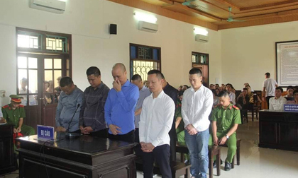Rút súng ra thị uy, đại ca giang hồ bị cả nhóm đối phương vây chém chết trên đường Rút súng ra thị uy, đại ca giang hồ bị cả nhóm đối phương vây chém chết trên đường