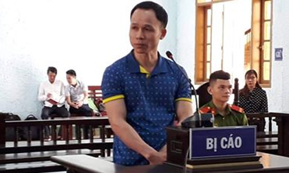 Thầy giáo lãnh án hơn 8 năm tù vì hiếp dâm học sinh Thầy giáo lãnh án hơn 8 năm tù vì hiếp dâm học sinh