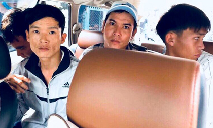 Cảnh sát nổ súng truy đuổi hơn 10km bắt nhóm giang hồ đi xế hộp mang nhiều hung khí Cảnh sát nổ súng truy đuổi hơn 10km bắt nhóm giang hồ đi xế hộp mang nhiều hung khí