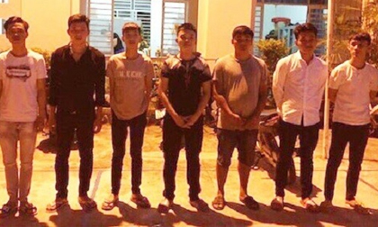 2 nhóm côn đồ hỗn chiến, chém nhầm nhân viên quán nhậu trọng thương ở Đà Nẵng 2 nhóm côn đồ hỗn chiến, chém nhầm nhân viên quán nhậu trọng thương ở Đà Nẵng