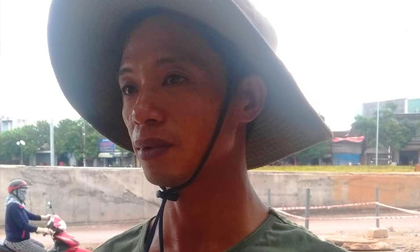 Thợ hồ lao xuống cống cứu bé trai bị cuốn trôi 100m Thợ hồ lao xuống cống cứu bé trai bị cuốn trôi 100m