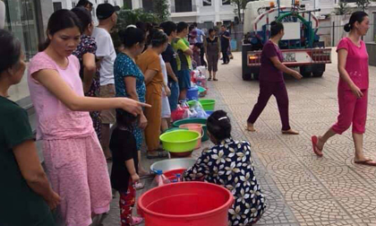 Hơn 2.000 cuộc gọi cầu cứu ngày đêm xin tiếp nước giữa Thủ đô Hơn 2.000 cuộc gọi cầu cứu ngày đêm xin tiếp nước giữa Thủ đô