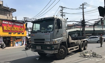 Container cán tử vong bé trai, mẹ bị thương nặng Container cán tử vong bé trai, mẹ bị thương nặng