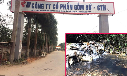 Sốc: Dầu bẩn đổ vào nước sạch sông Đà được dùng để... bẫy chuột! Sốc: Dầu bẩn đổ vào nước sạch sông Đà được dùng để... bẫy chuột!