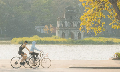 Những khoảnh khắc đẹp đến nao lòng của trời thu Hà Nội khiến ai cũng phải ngẩn ngơ