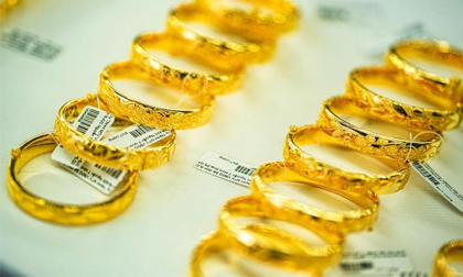 Vàng nhẫn tăng giá bất chấp SJC trồi sụt