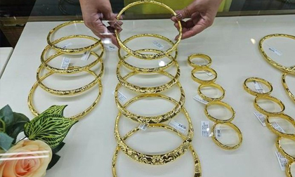 Giá vàng SJC lập đỉnh của năm, có nên mua vào lúc này?