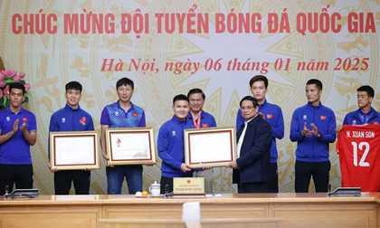 Cầu thủ Việt Nam duy nhất 3 lần được tặng Huân chương Lao động, đó là ai?
