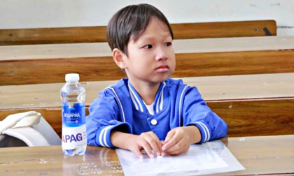 Thí sinh dự thi bị giám thị tưởng nhầm là học sinh tiểu học đi lạc