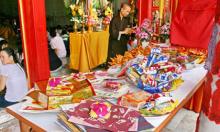 Cúng cô hồn tháng 7 Âm lịch: Bài văn khấn chuẩn nhất để tránh rước vong vào nhà Cúng cô hồn tháng 7 Âm lịch: Bài văn khấn chuẩn nhất để tránh rước vong vào nhà