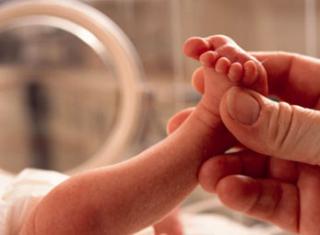 Thứ sáu ngày 13, nhặt được bé sơ sinh ngay cổng nhà