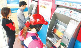 Xoay đủ cách chống quá tải ATM Xoay đủ cách chống quá tải ATM
