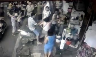 Hà Nội: Khách hàng và nữ nhân viên 15 tuổi đánh nhau tại quán chè 40 năm Hà Nội: Khách hàng và nữ nhân viên 15 tuổi đánh nhau tại quán chè 40 năm