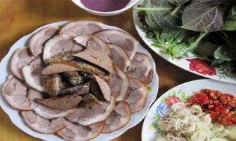 Đến nhà bạn gái được tiếp đãi món thịt chó, chàng trai mắng bố người yêu là 'đồ dã man' rồi đòi chia tay Đến nhà bạn gái được tiếp đãi món thịt chó, chàng trai mắng bố người yêu là 'đồ dã man' rồi đòi chia tay