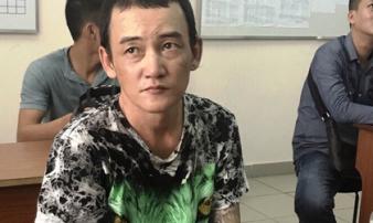 Bắt nóng tên cướp giật dây chuyền của khách nước ngoài ở phố Tây Bắt nóng tên cướp giật dây chuyền của khách nước ngoài ở phố Tây