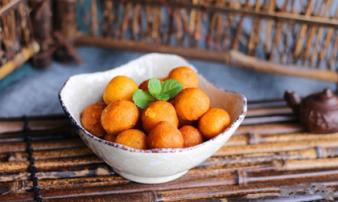 Ngọt ngon bánh khoai lang viên chiên giòn Ngọt ngon bánh khoai lang viên chiên giòn
