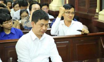 Phản ứng lạ của Cao Toàn Mỹ sau khi luật sư của Phương Nga kiến nghị đình chỉ vụ án Phản ứng lạ của Cao Toàn Mỹ sau khi luật sư của Phương Nga kiến nghị đình chỉ vụ án