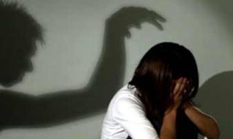 Nghi án bé gái 13 tuổi bị xâm hại có thai 6 tháng Nghi án bé gái 13 tuổi bị xâm hại có thai 6 tháng