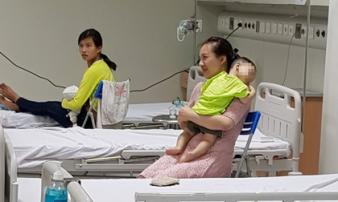 Sức khỏe cháu bé 1 tuổi nghi bị bạo hành dã man đã khá lên Sức khỏe cháu bé 1 tuổi nghi bị bạo hành dã man đã khá lên