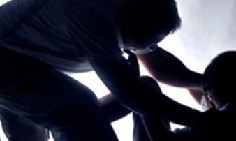 Khởi tố gã đàn ông nhiễm HIV dâm ô bé gái Khởi tố gã đàn ông nhiễm HIV dâm ô bé gái