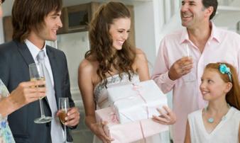 Bật khóc vì sự thật phía sau chiếc túi hàng hiệu chồng mua tặng Bật khóc vì sự thật phía sau chiếc túi hàng hiệu chồng mua tặng